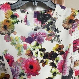 Gracia Multicolor Floral Top